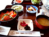 【写真】ドライブインでもゆったりと食事を楽しめました